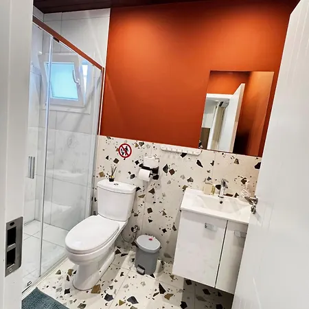 Lejlighed Modern 8 Balcony Kitchenette Bathroom *